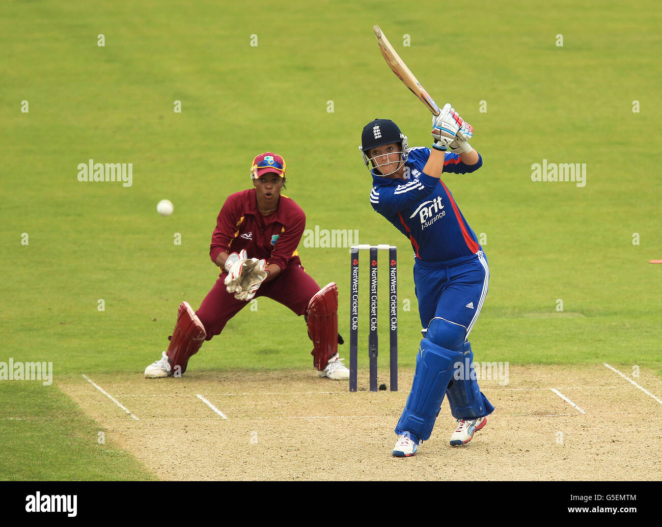 Cricket - T20 Womens International - England / West Indies - Chester-le-Street. Englands Sarah Taylor schlägt zu Stockfoto