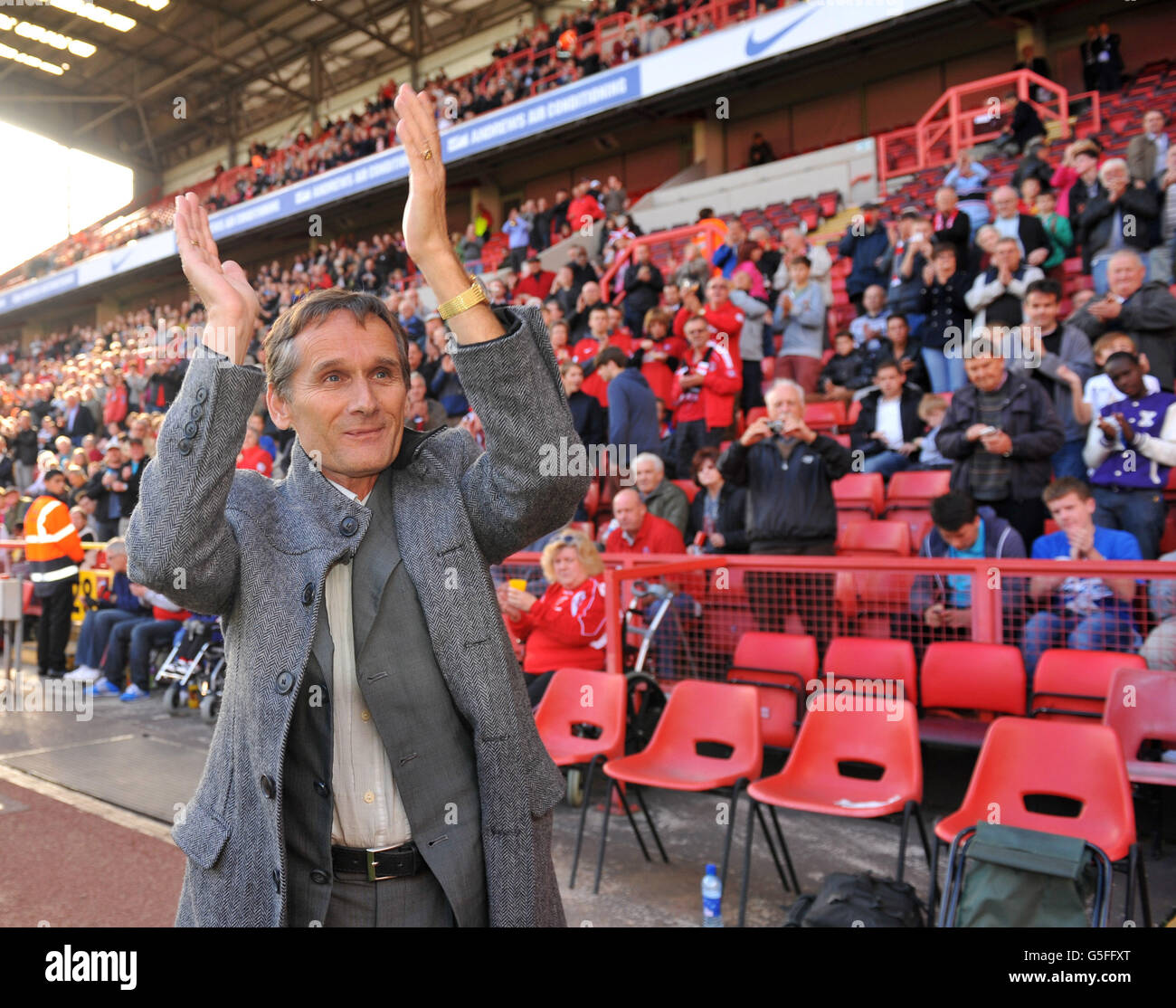 1977 European Football of the Year Allan Simonsen beim npower Football League Championship-Spiel im Valley, Charlton. DRÜCKEN Sie VERBANDSFOTO. Bilddatum: Samstag, 29. September 2012. Siehe PA Geschichte FUSSBALL Charlton. Bildnachweis sollte lauten: PA Wire. Stockfoto