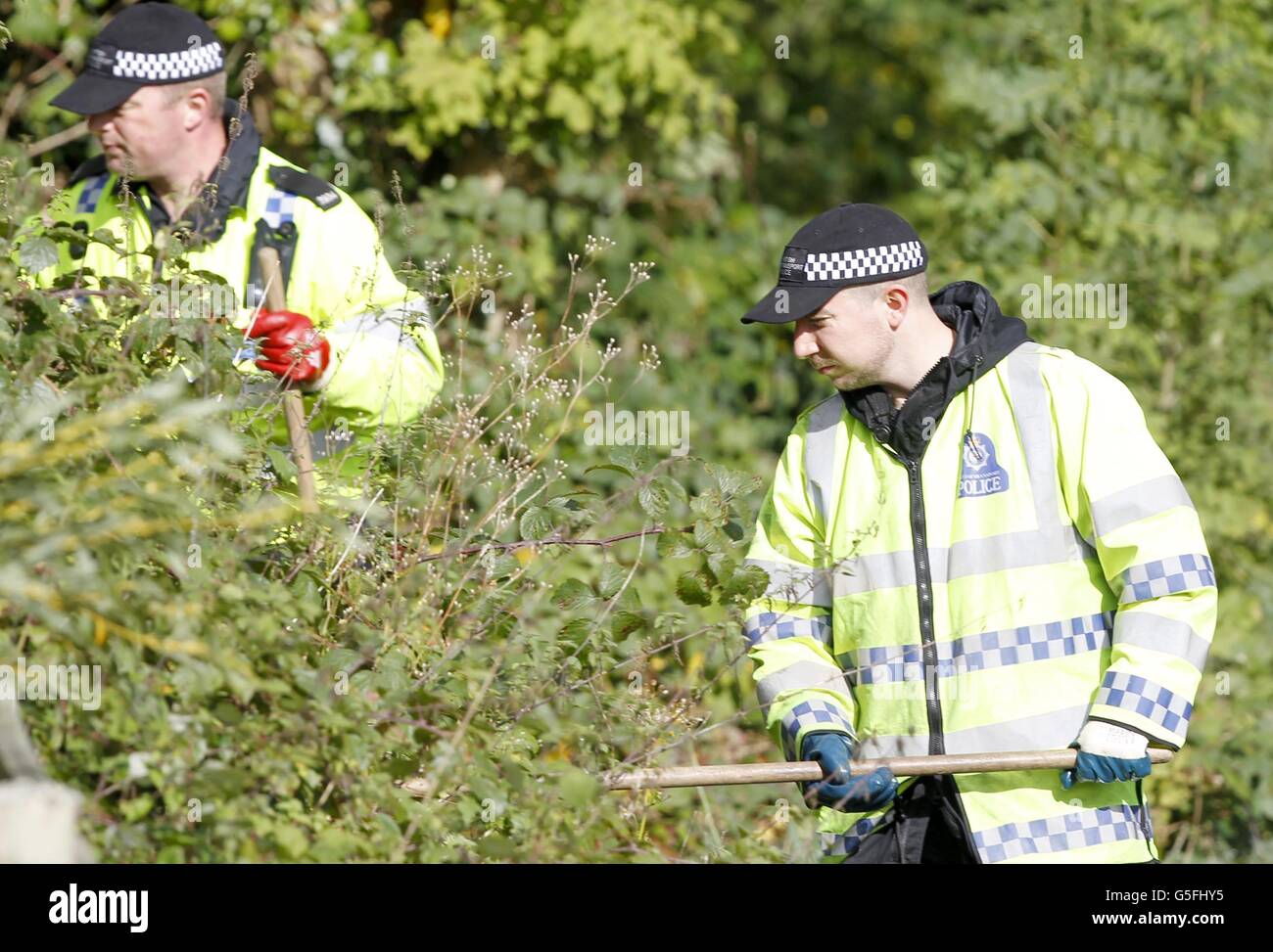 Walisische Polizeibeamte suchen in Machynlleth nach vermissten April Jones, 5, aus Machynlleth. Stockfoto