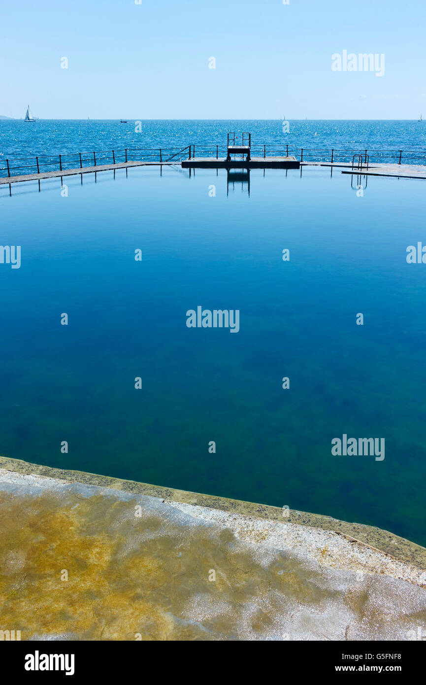 Freibad und Sprungbrett Stockfoto