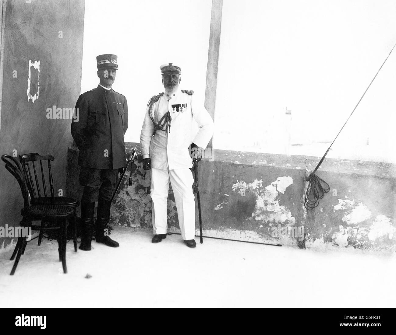 General Caneva und Vizeadmiral Borea Ricco im Regierungsgebäude in Tripolis. Stockfoto