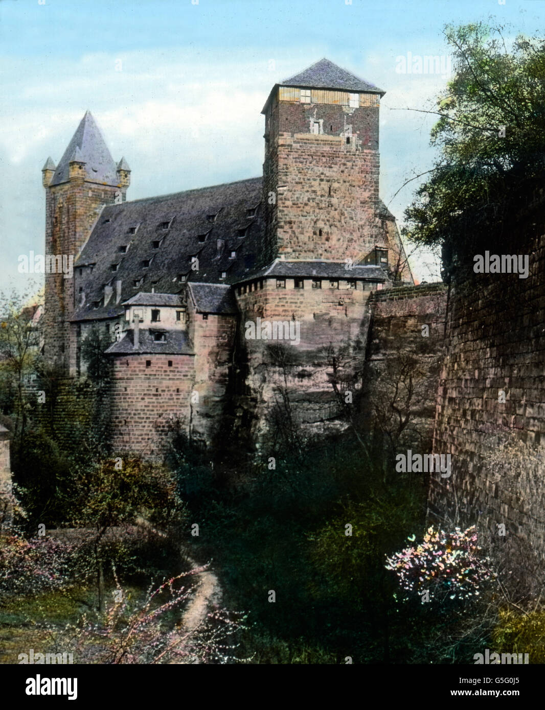 Nürnberg, Kaiserstellung. Die Burg von Nürnberg. Bayern, Geschichte, historisches, 1910 s, 1920er-Jahre des 20. Jahrhunderts, Carl Simon, archivieren hand Farbglas Folie, Architektur, mittelalterliche Burg, Turm, Wachturm, Militär, Verteidigung, Stockfoto