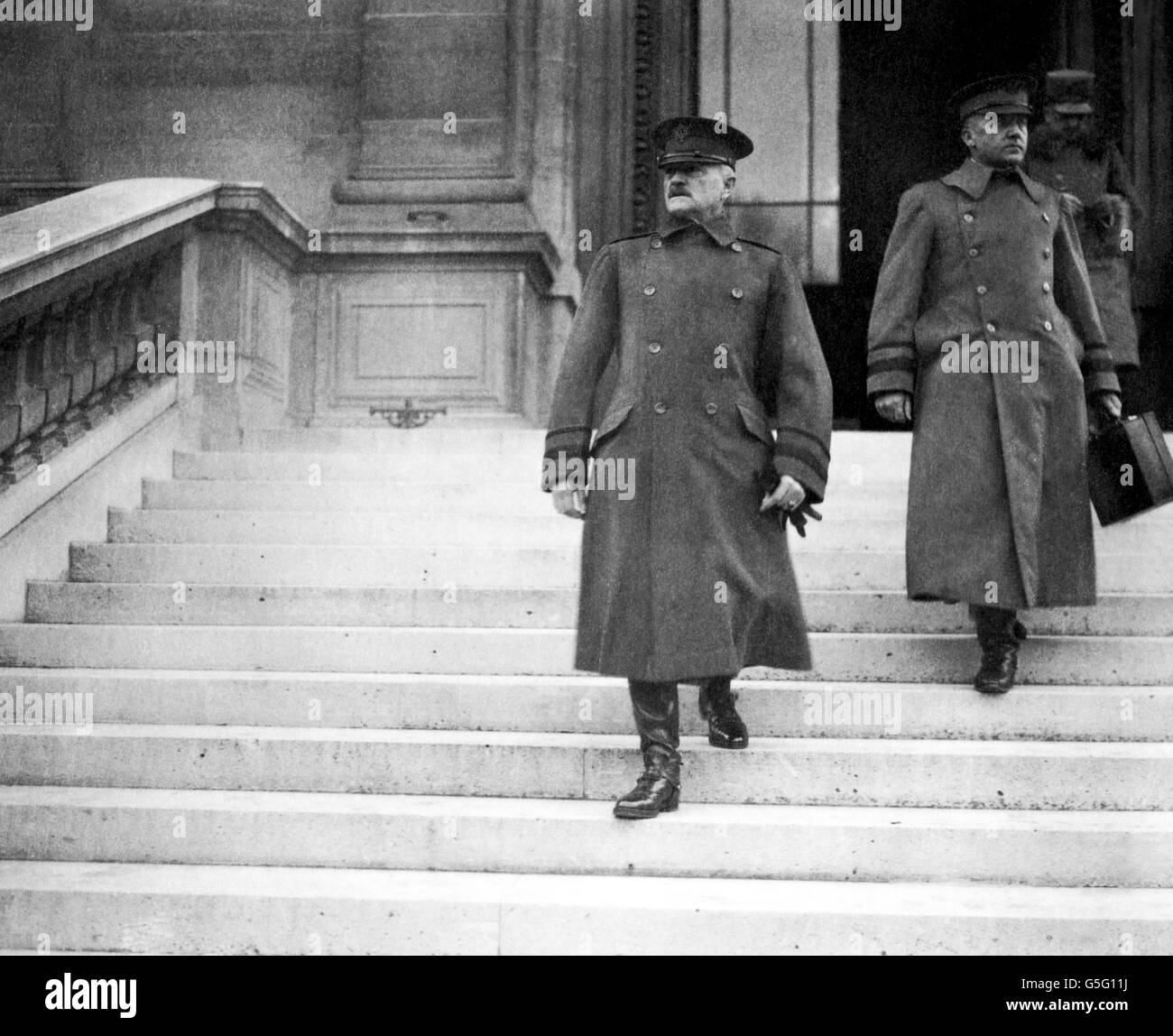 Der amerikanische General John Joseph 'Black Jack' Pershing verließ 1919 eine Friedenskonferenz in Paris. Stockfoto