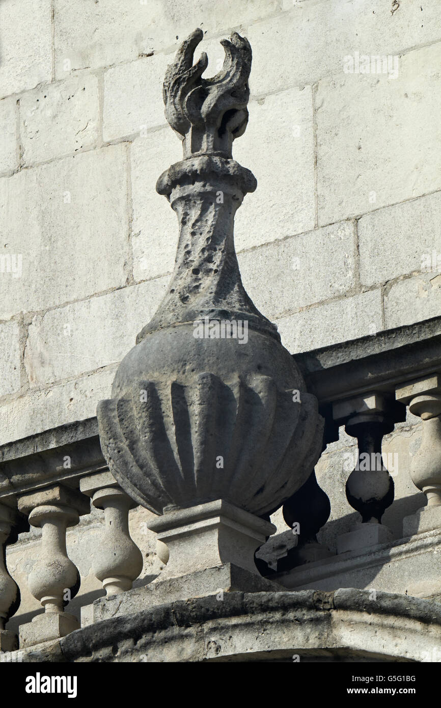 Christuskirche, Newgate Street, London, nach dem Brand von London 1677-1687 von Sir Christopher Wren umgebaut: flammenden Urne Stockfoto