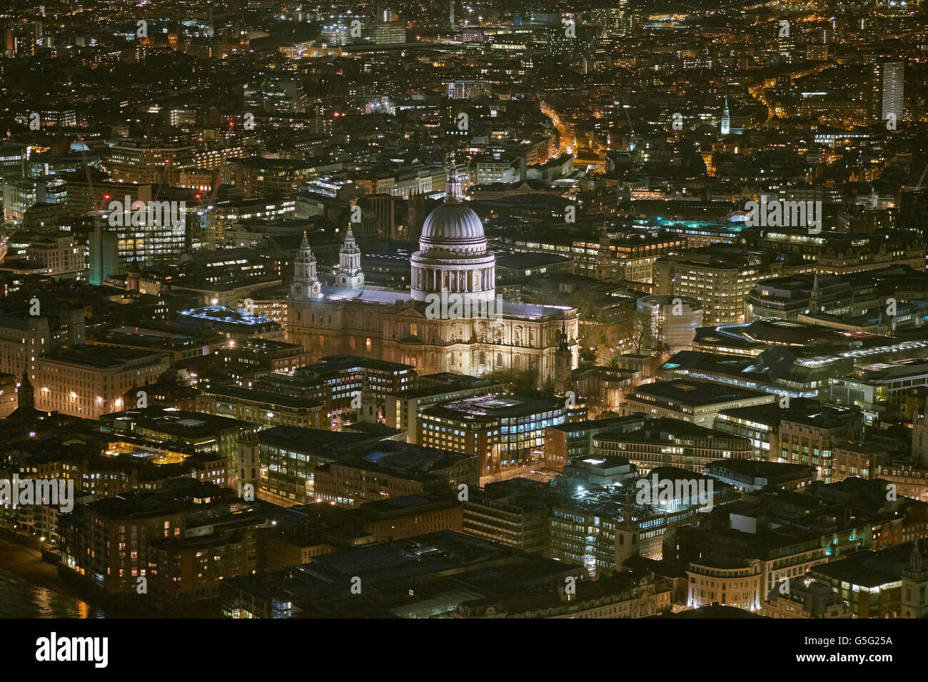 St. Pauls Cathedral, London, England. Von Sir Christopher Wren, 1675-1710: Süd front Nachtansicht Stockfoto