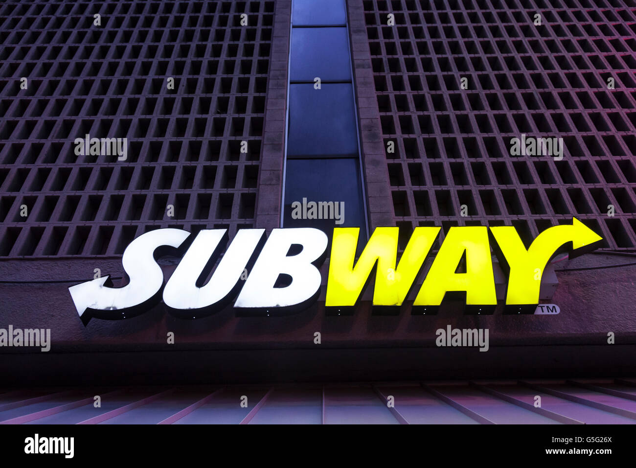 Subway Restaurant-Logo in der Nacht Stockfoto