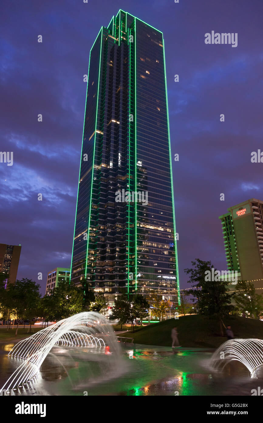 Bank of America Plaza green outline lighting photo 1