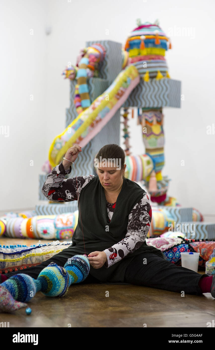 Joana Vasconcelos bei Haunch of Venison Galerie Stockfoto