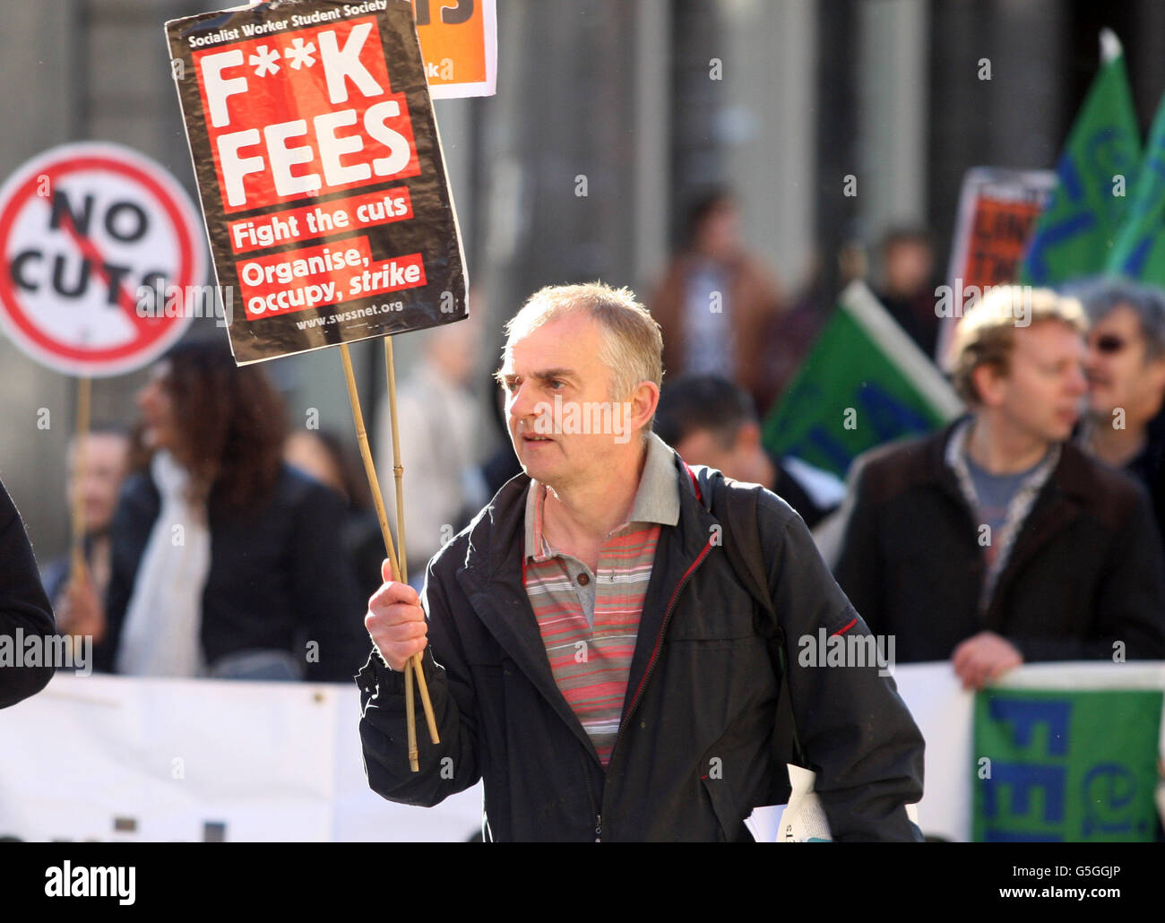 Lehrer und Dozenten protestieren gegen Kürzungen im Bereich Weiterbildung (FE) auf einem Educational Institute of Scotland (Eis)-marsch durch die Innenstadt von Glasgow. Stockfoto
