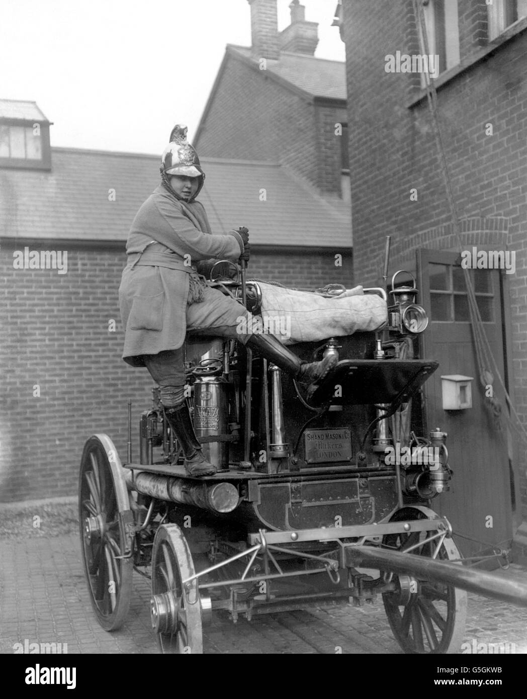 World War One - Isobel Silber ein Feuerwehrauto fahren Stockfoto
