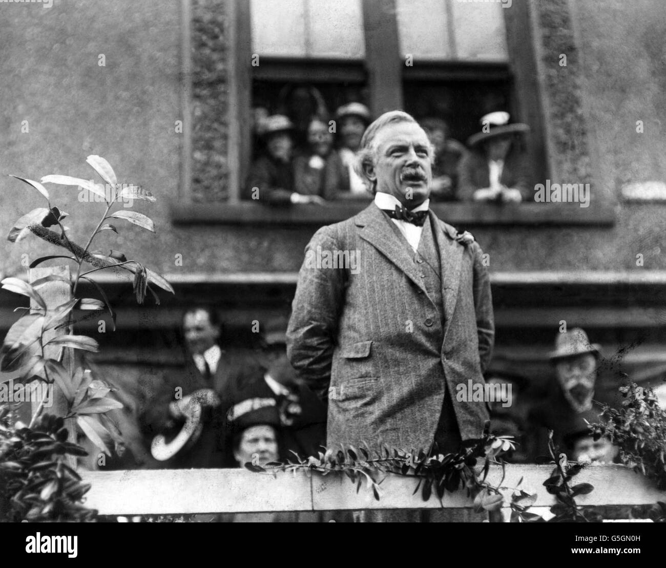 David Lloyd George hält eine Rede an seinem Geburtsort Criccieth in Wales. Stockfoto