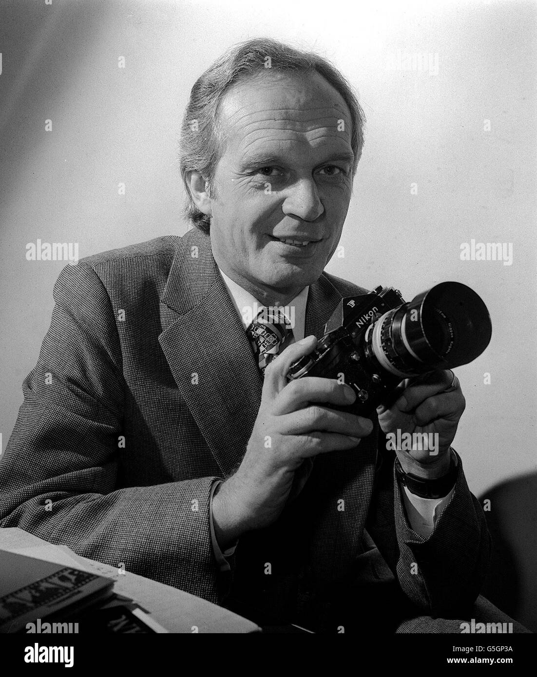 Ronald Bell, leitender Fotograf bei The Press Association Limited, ist in diesem Jahr britischer Pressefotograf des Jahres. Er erhält 1000 und die Midland Bank Trophy. Herr Bell ist seit 1957 für den Presseverband tätig. Stockfoto