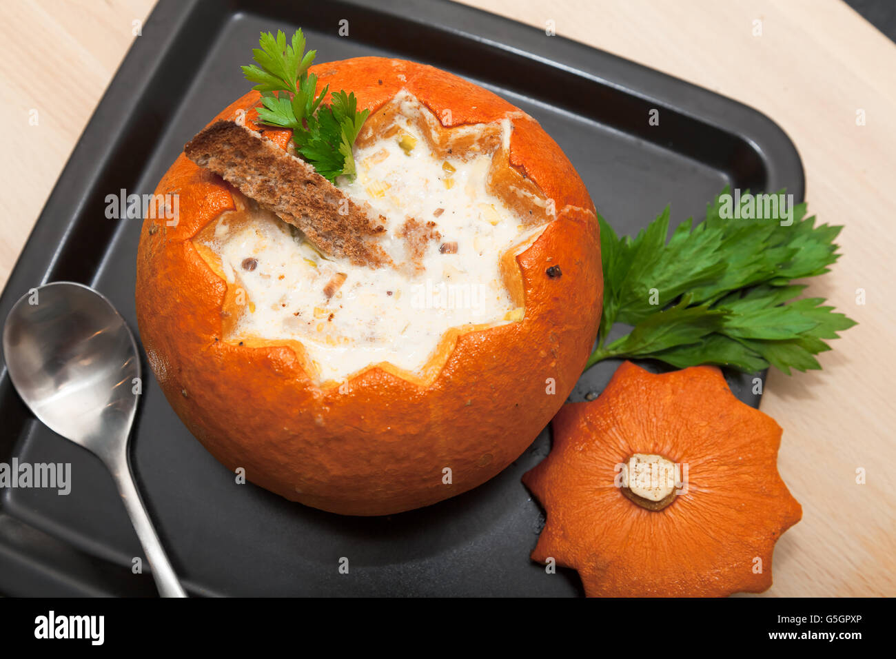 Fledermaus suppe -Fotos und -Bildmaterial in hoher Auflösung – Alamy