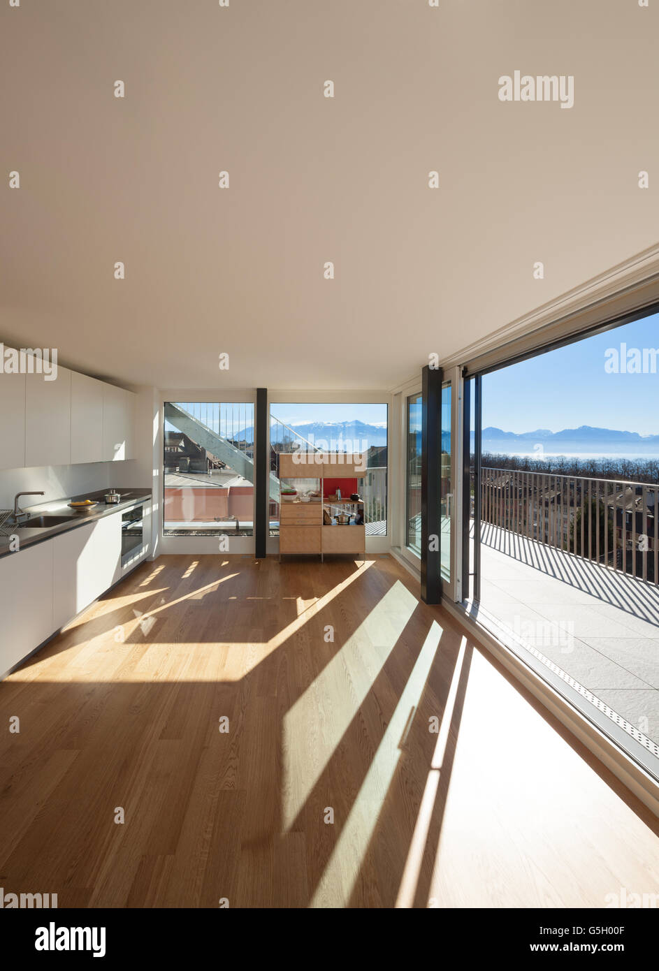 Schöne Wohnung, helle Küche Interieur Stockfoto