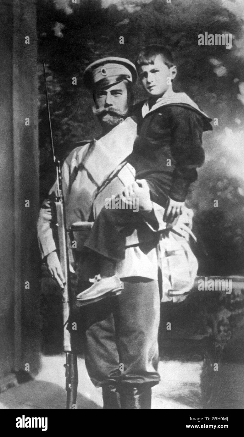 Nikolaus II. Von Russland, mit seinem Sohn der Czarewitsch, Alexei Nikolajewitsch. Stockfoto