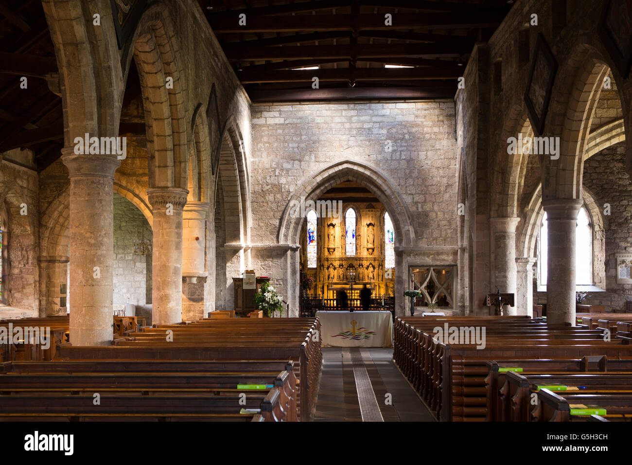 Großbritannien, England Northumberland, Bamburgh, Pfarrkirche, Interieur, Langhaus, Chor Altar und Retabel Stockfoto