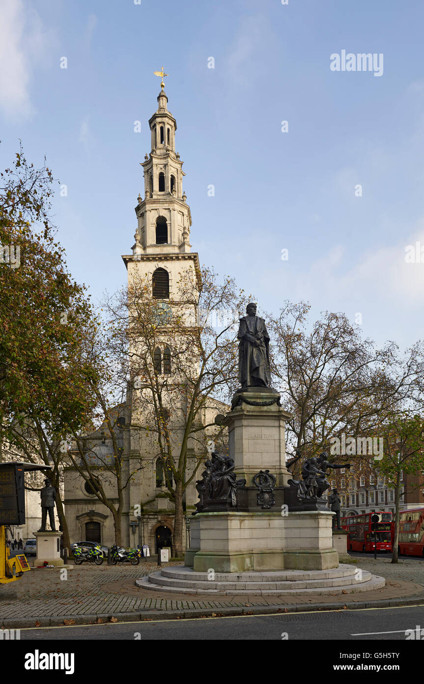 Kirche St. Clement Danes, Strand, London. Kirche von Christopher Wren, mit Turm von James Gibbs. Stockfoto