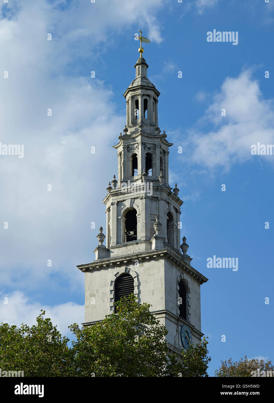 Kirche St. Clement Danes, Strand, London. Kirche von Christopher Wren, mit Turm von James Gibbs. Stockfoto
