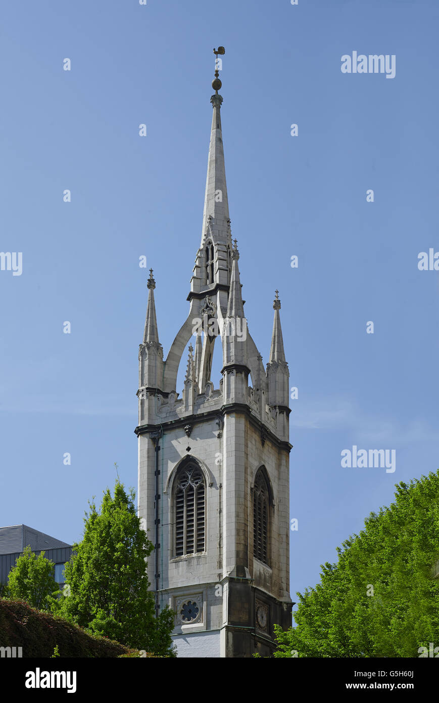 St. Dunstan im Osten, Kirche in der City of London. Die Nadel Turmspitze mit Strebebögen. Stockfoto