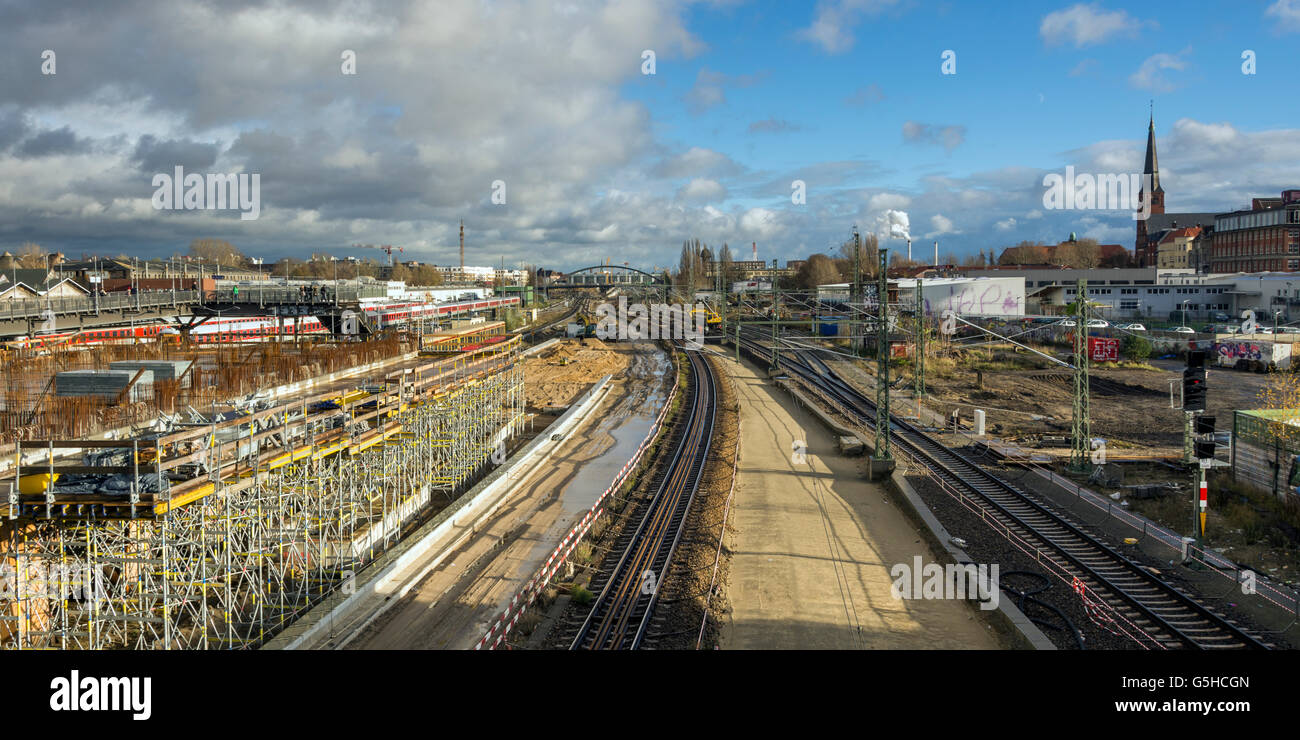 Blick über eine S-Bahn Station, Berlin, Deutschland Stockfoto