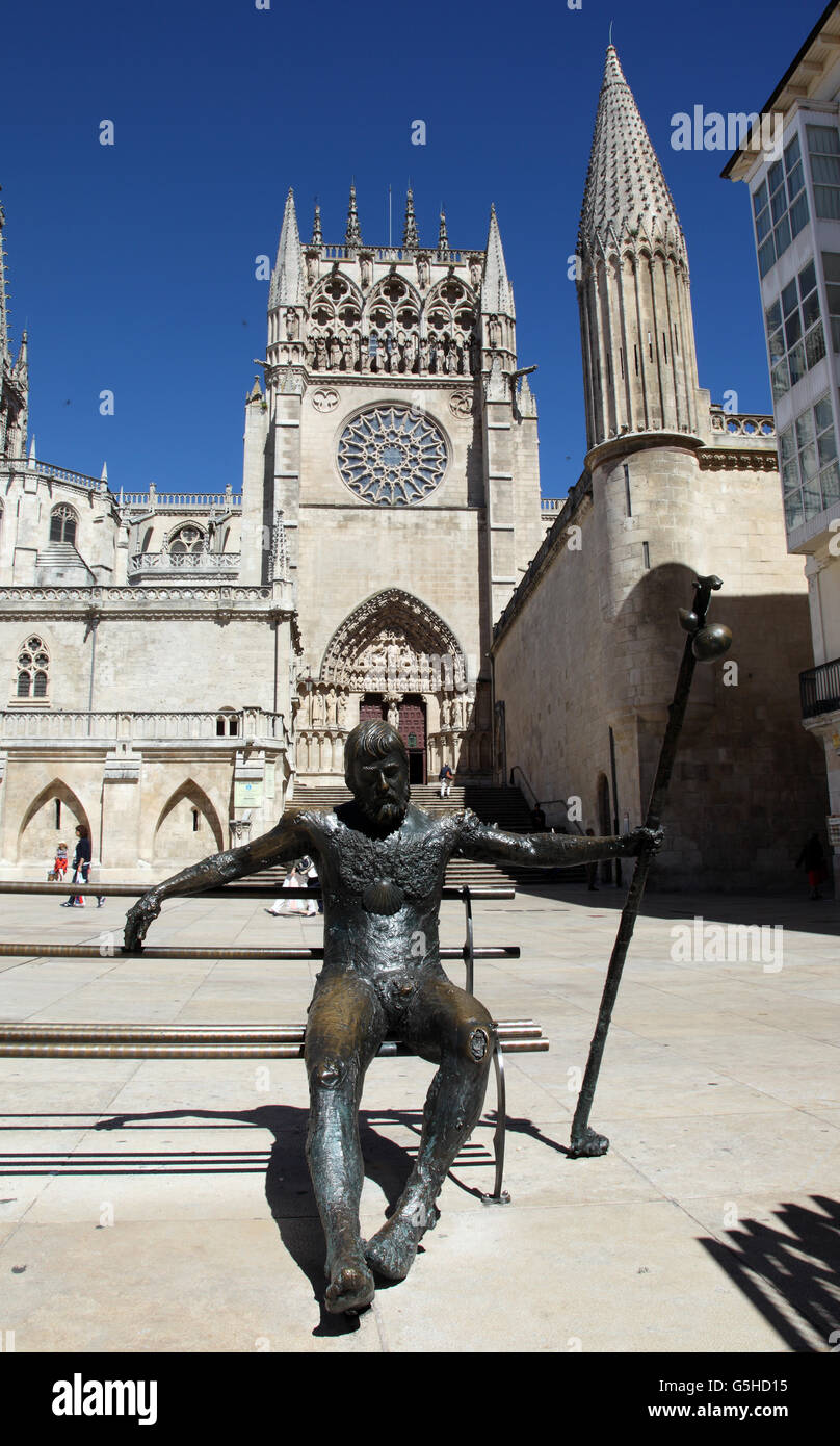 Statue des Camino de Santiago-Pilger außerhalb der Kathedrale von Burgos Stockfoto
