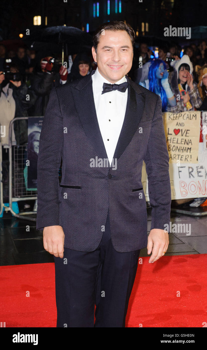 David Walliams kommt zu einer Vorführung von „Great Expectations“ beim Abschlussfilm des London Film Festivals am Odeon Leicester Square im Zentrum von London. Stockfoto David Walliams kommt zu einer Vorführung von „Great Expectations“ beim Abschlussfilm des London Film Festivals am Odeon Leicester Square im Zentrum von London. Stockfoto