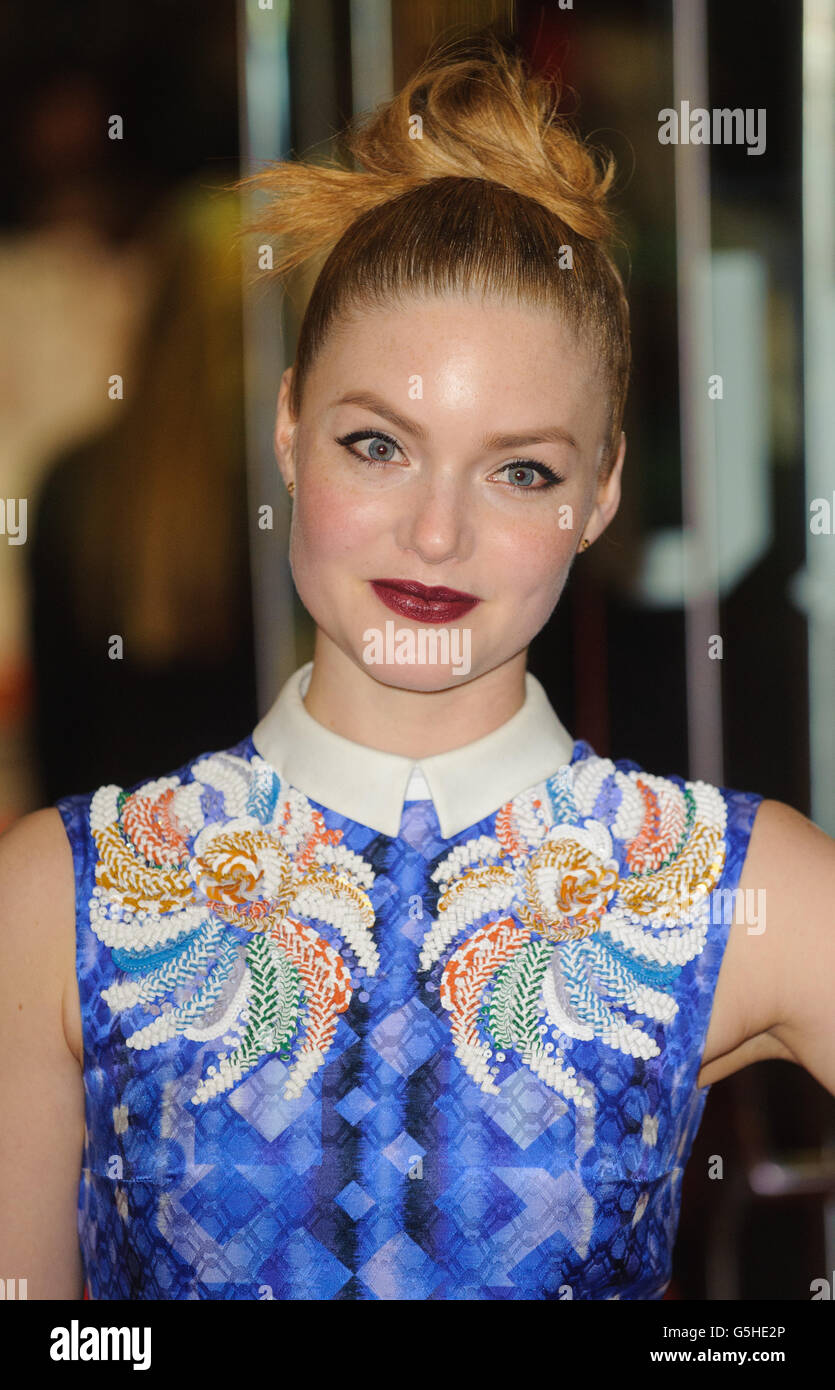 Holliday Grainger kommt zu einer Vorführung von „Great Expectations“ beim Abschlussfilm des London Film Festivals am Odeon Leicester Square im Zentrum von London. Stockfoto Holliday Grainger kommt zu einer Vorführung von „Great Expectations“ beim Abschlussfilm des London Film Festivals am Odeon Leicester Square im Zentrum von London. Stockfoto