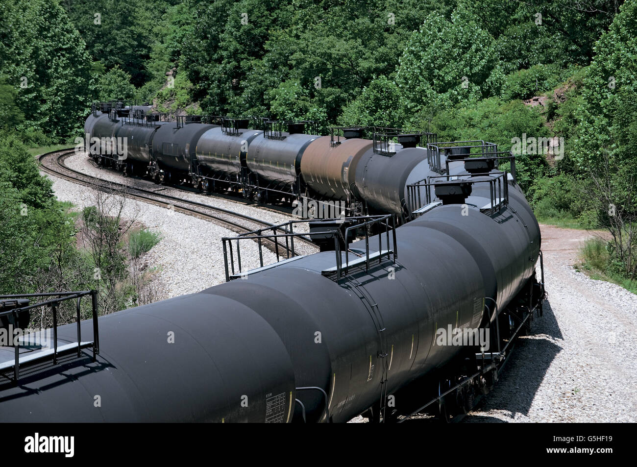 Eisenbahn-Kesselwagen auf Kurven Stockfoto