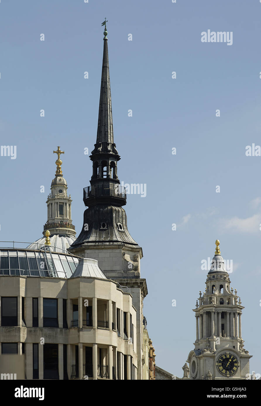 St. Martin in Ludgate, Kirche in der City of London, Turm mit St. Pauls Stockfoto