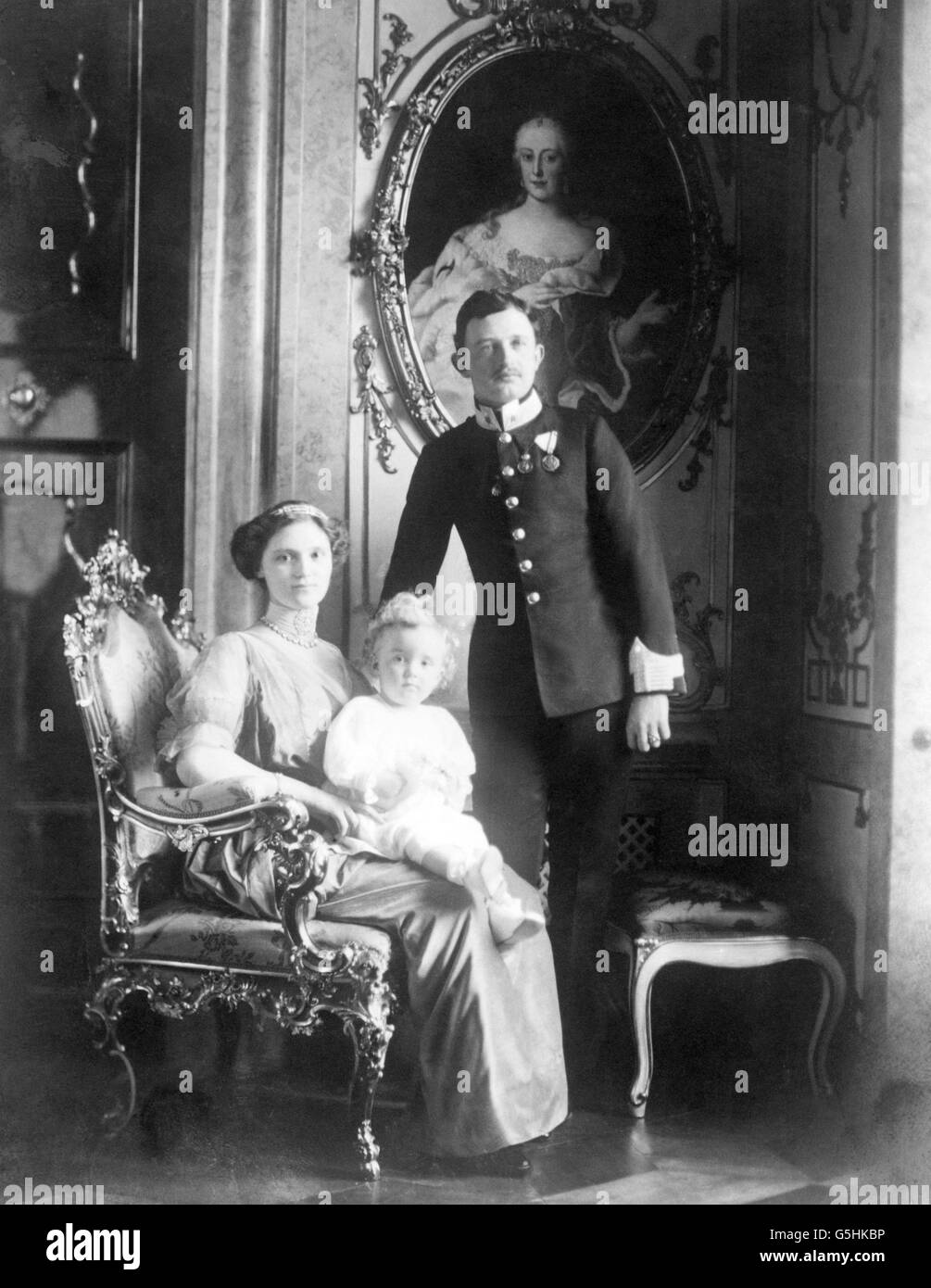 Der Erzherzog Karl Franz Joseph mit seiner Frau der Erzherzogin Zita und Sohn des Erzherzogs Franz Joseph Otto. Stockfoto