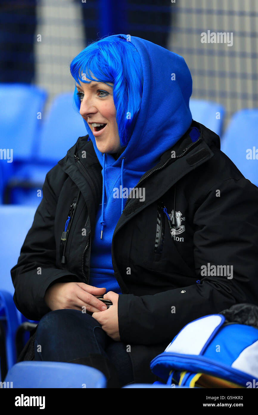 Fußball - Barclays Premier League - Everton gegen Liverpool - Goodison Park. Ein Everton-Fan im Stand Stockfoto