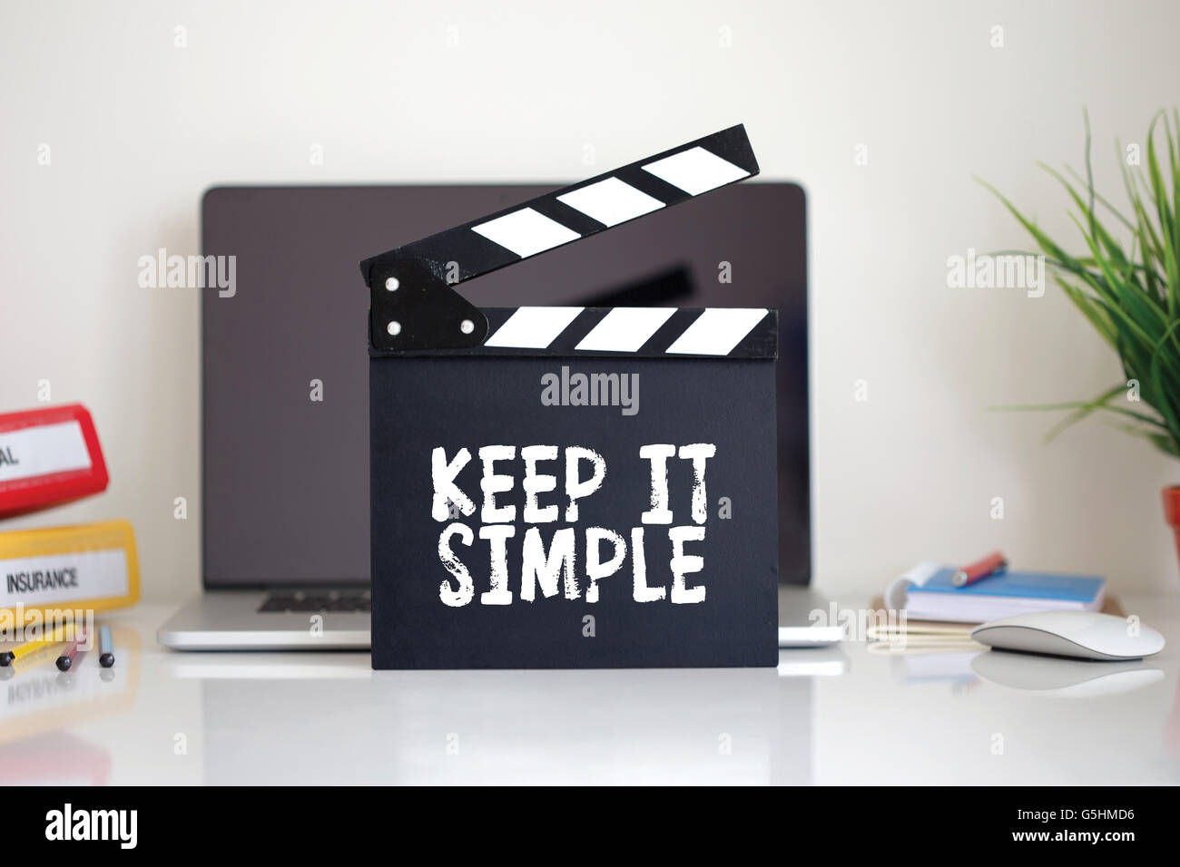 Kino Klappe mit Keep it Simple Wort Stockfoto