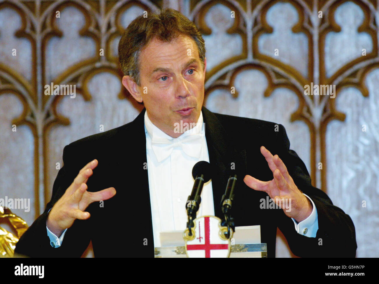 Premierminister Tony Blair hält nach dem Abendessen eine Rede beim Bankett des Oberbürgermeisters in der Londoner Gilde Hall. Stockfoto