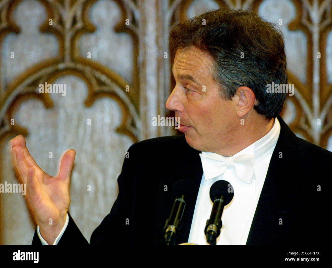 Premierminister Tony Blair hält nach dem Abendessen eine Rede beim Bankett des Oberbürgermeisters in der Londoner Gilde Hall. Stockfoto