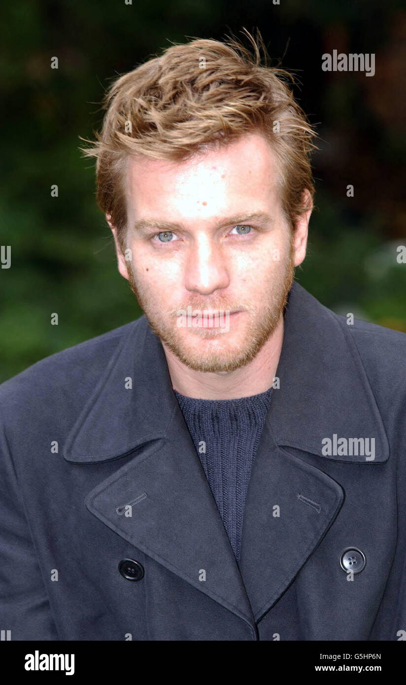 Schauspieler Ewan McGregor posiert für Bilder außerhalb der Oxford Union an der Oxford University. Ewan und Regisseur Baz Luhrman werden über ihren jüngsten Filmerfolg Moulin Rouge sprechen, wenn sie sich an die Union wenden. Stockfoto