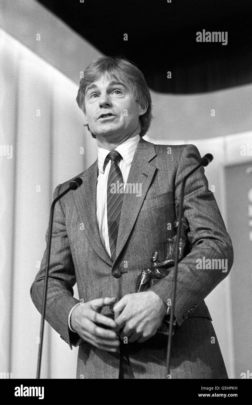 Derek Jacobi erhält den Preis für den besten Schauspieler bei den Evening Standard Awards, die im Savoy Hotel in London verliehen wurden. Stockfoto