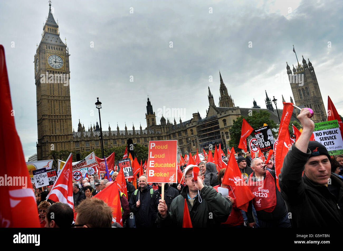 TUC märz. Demonstranten marschieren an den Houses of Parliament vorbei, während die TUC den „march A Future that Works“ in London organisierte. Stockfoto