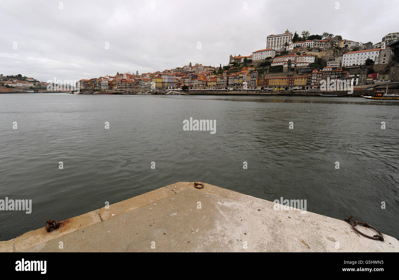 Reisegräsen - Porto. Gesamtansicht von Porto und dem Fluss Douro Stockfoto