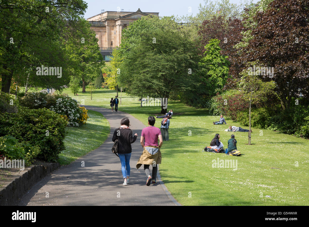 Nationalen Galerien von Schottland und Princes Street Gardens, Edinburgh, UK Stockfoto