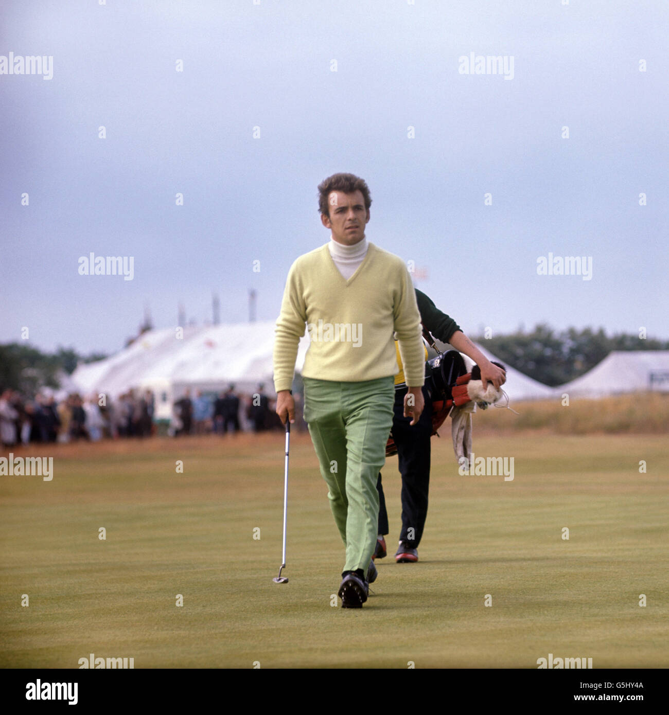 Golf - 1979 Open Championship - Royal Lytham & St Annes Golf Club. Tony Jacklin läuft auf dem Platz im Royal Lytham St Anne's für die British Open Championship. Stockfoto