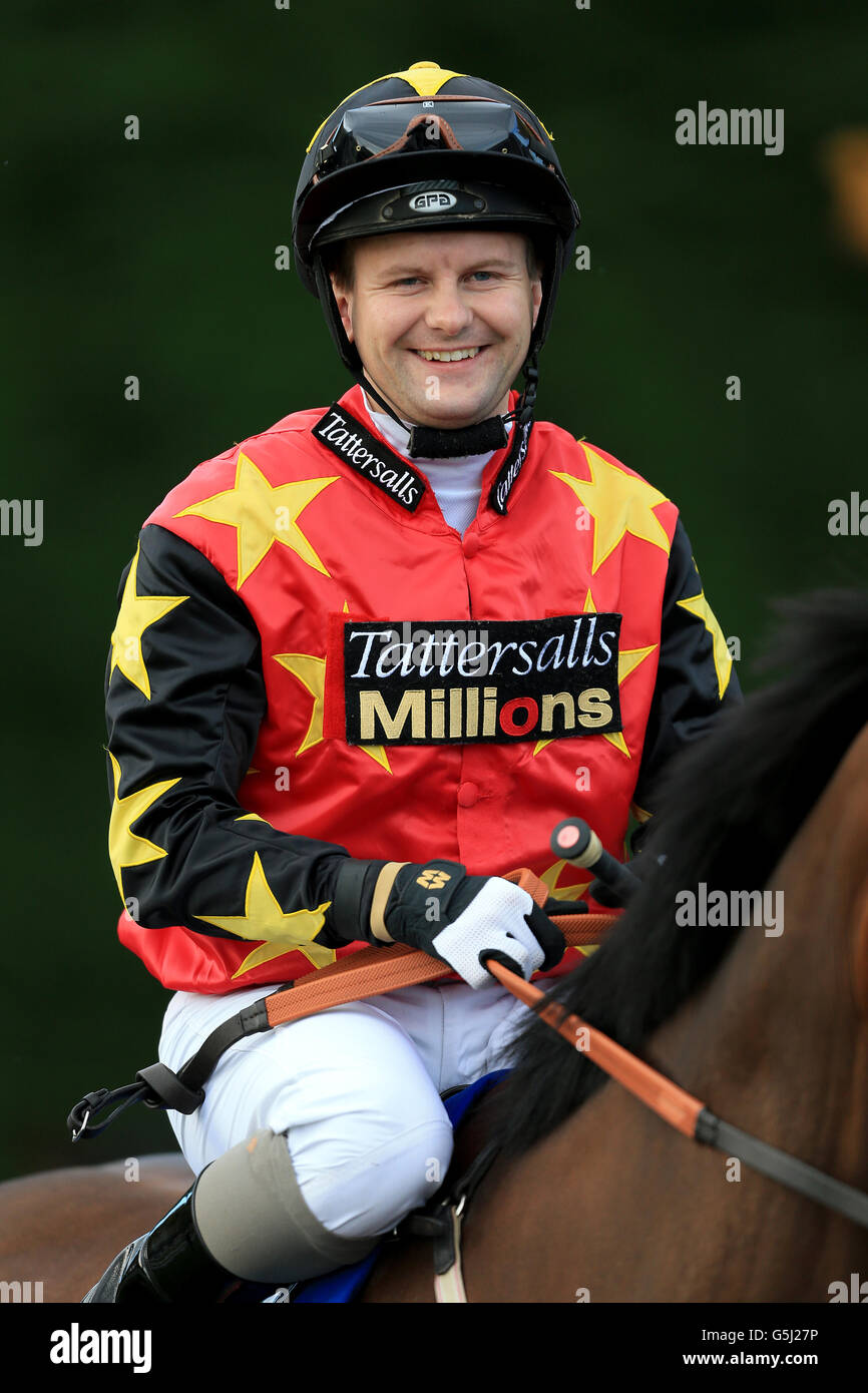 Pferderennen - Nottingham Races. Liam Jones, Jockey Stockfoto