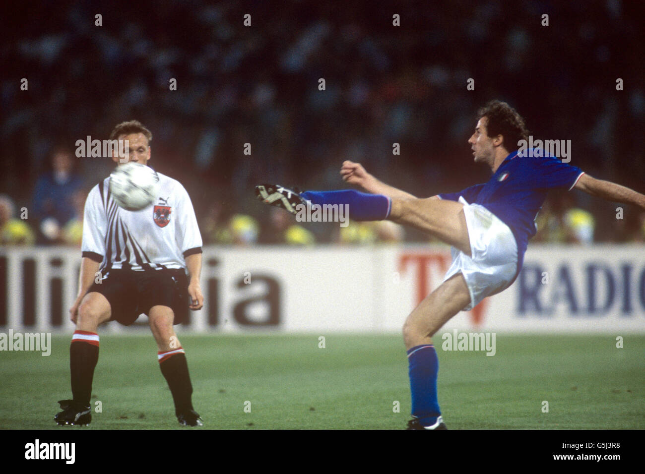 Fußball - FIFA World Cup Italia 90 - Gruppe A - V Österreich - Olympiastadion, Rom in Italien Stockfoto