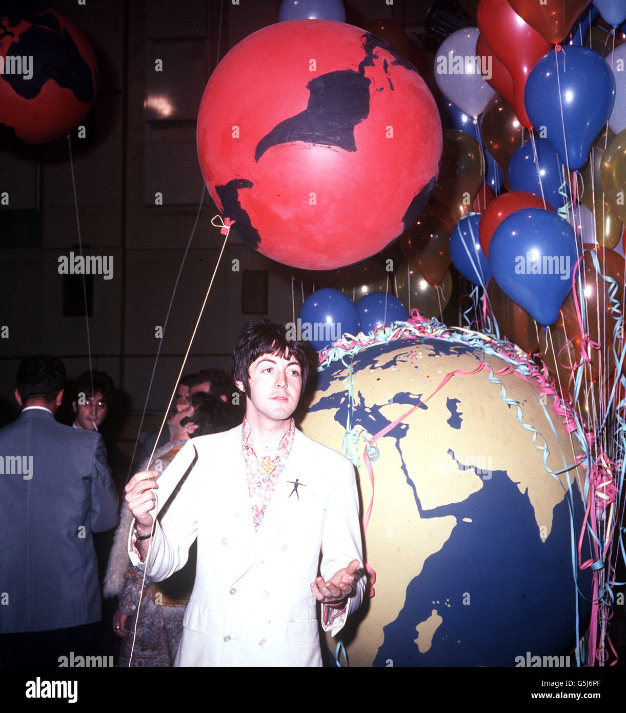 Paul McCartney von den Beatles bei einer Aufnahmesitzung in London Stockfoto