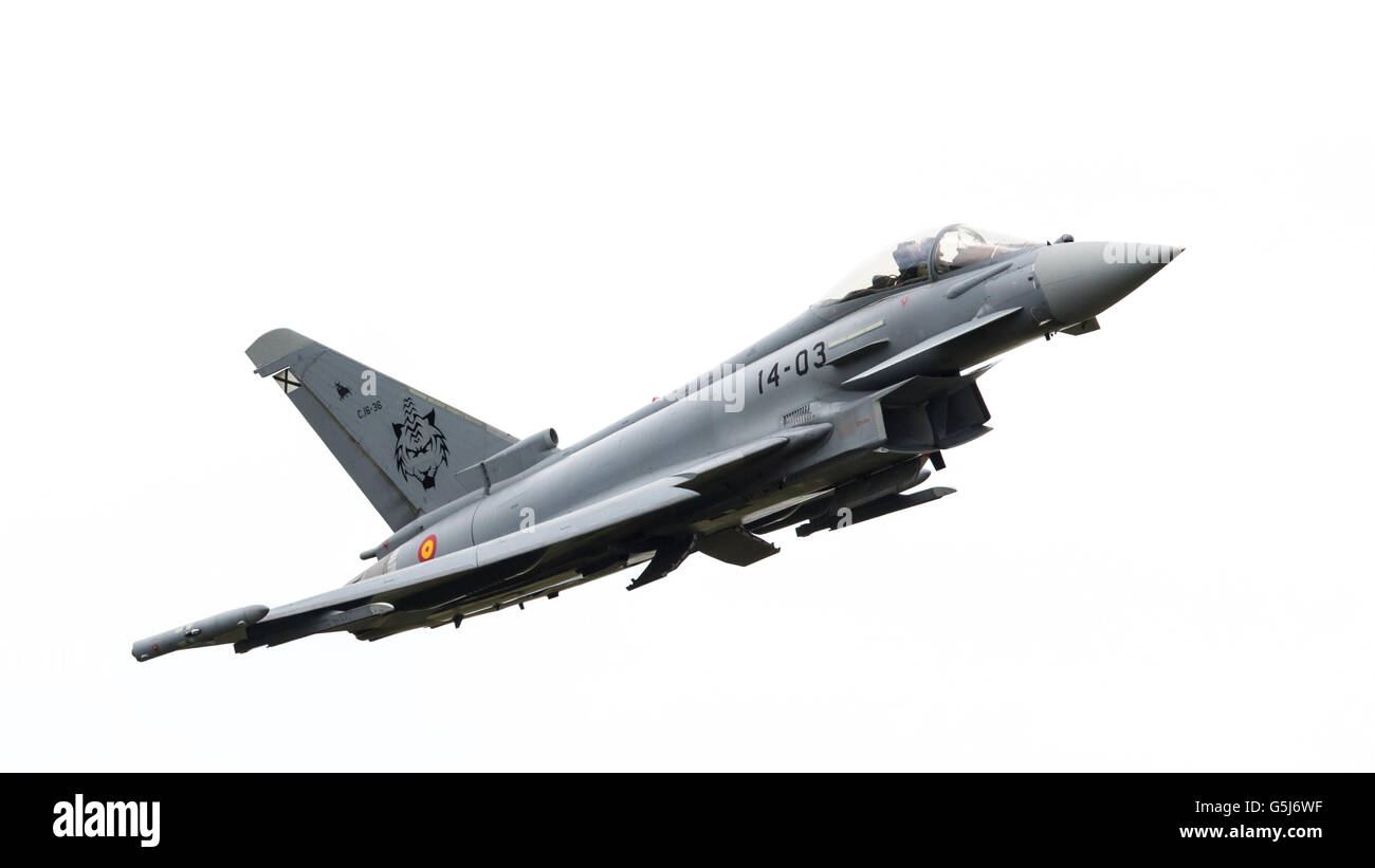 LEEUWARDEN, Niederlande - Juni 10: Spanisch Air Force Eurofighter Typhoon fliegen während der niederländischen Luftwaffe Open House. Juni Stockfoto