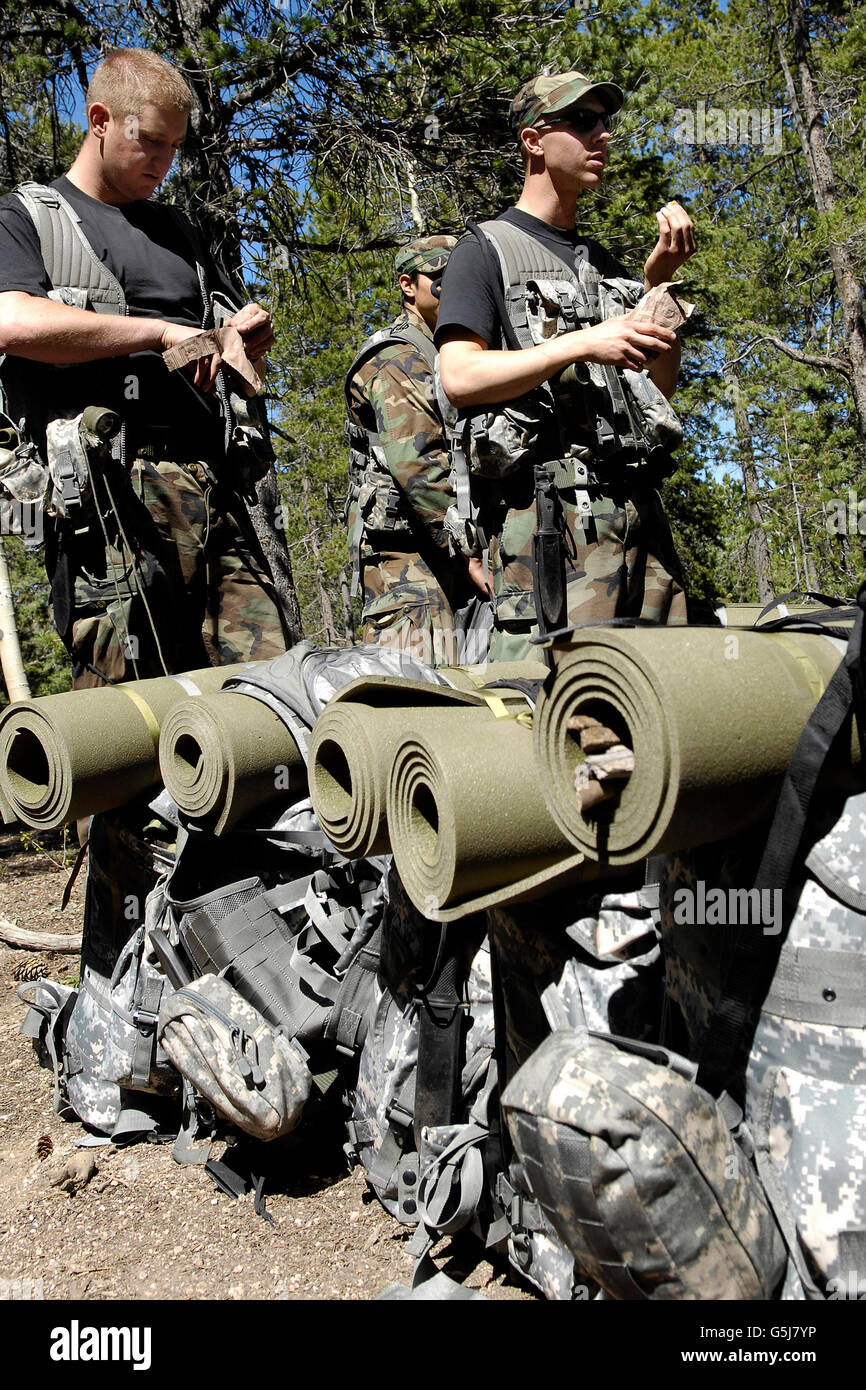 Air Force Academy Kadetten machen Sie eine Pause während Combat Survival Training. Stockfoto