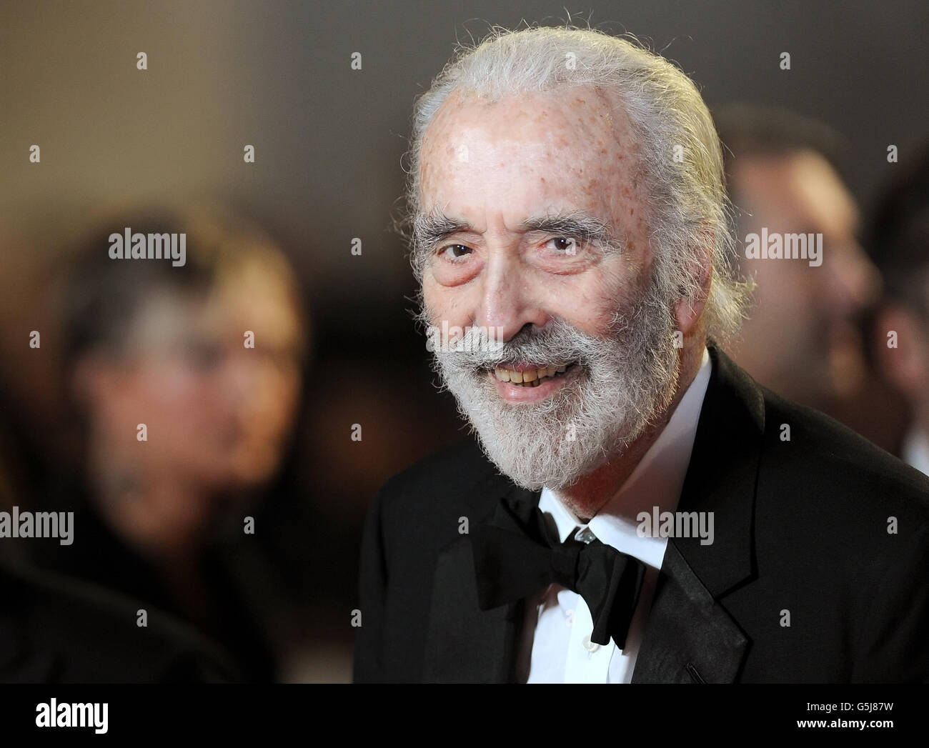Sir Christopher Lee kommt bei der Königlichen Weltpremiere von Skyfall in der Royal Albert Hall in London an. Stockfoto