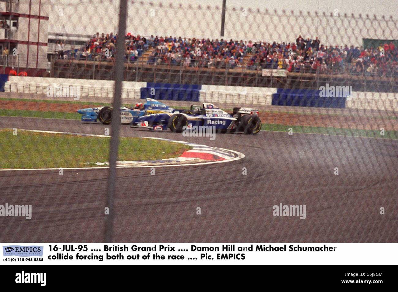 16-JUL-95. Großer Preis Von Großbritannien. Damon Hill und Michael Schumacher kollidieren und zwingen beide aus dem Rennen Stockfoto