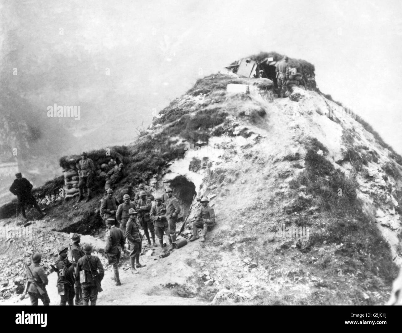 Erster Weltkrieg - Maschinengewehr zu positionieren - Val Brenta - Italien Stockfoto