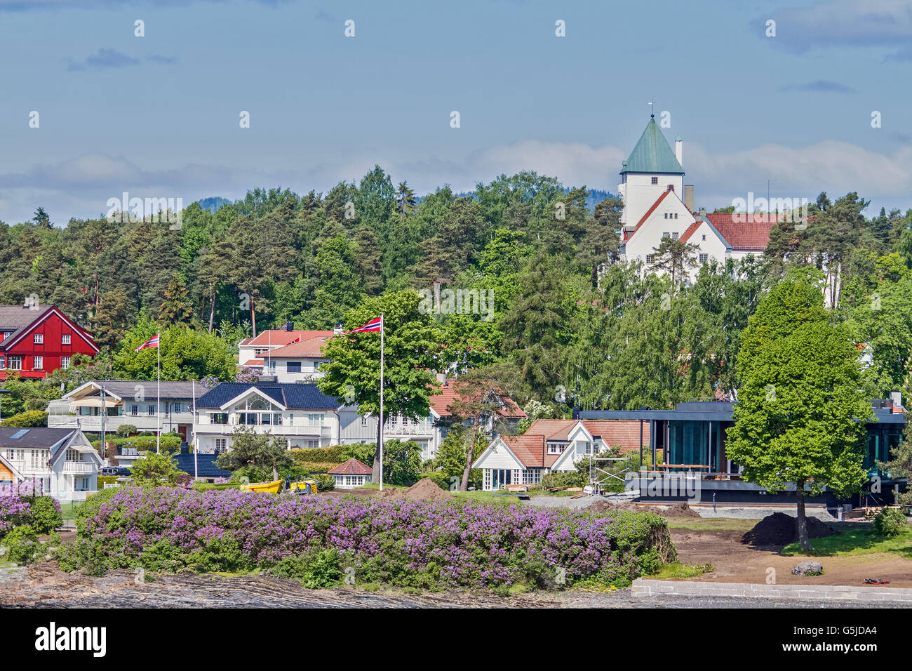 Kleines Dorf am norwegischen Oslofjord Stockfoto