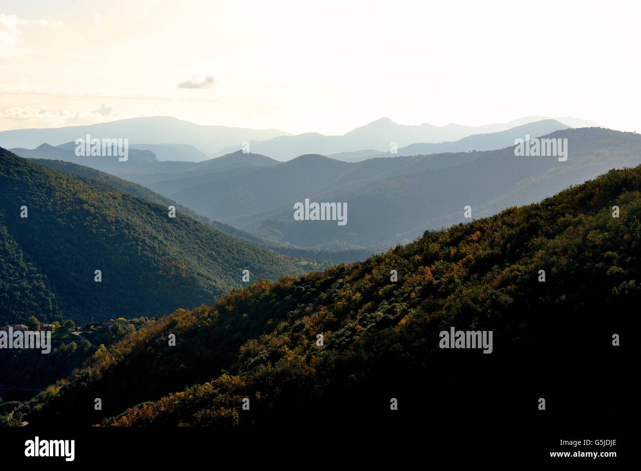Landschaft im Herzen der französischen Cevennen-Nationalpark im vollen Herbst Stockfoto